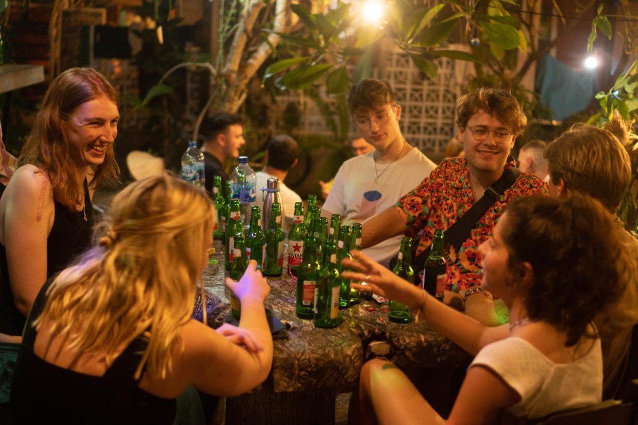 Da Housetel Kuta Hostel Кута Екстериор снимка