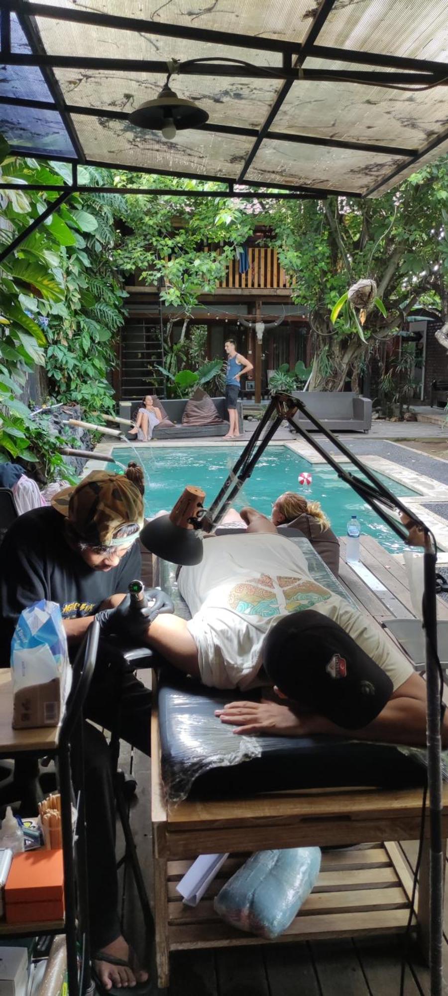Da Housetel Kuta Hostel Кута Екстериор снимка