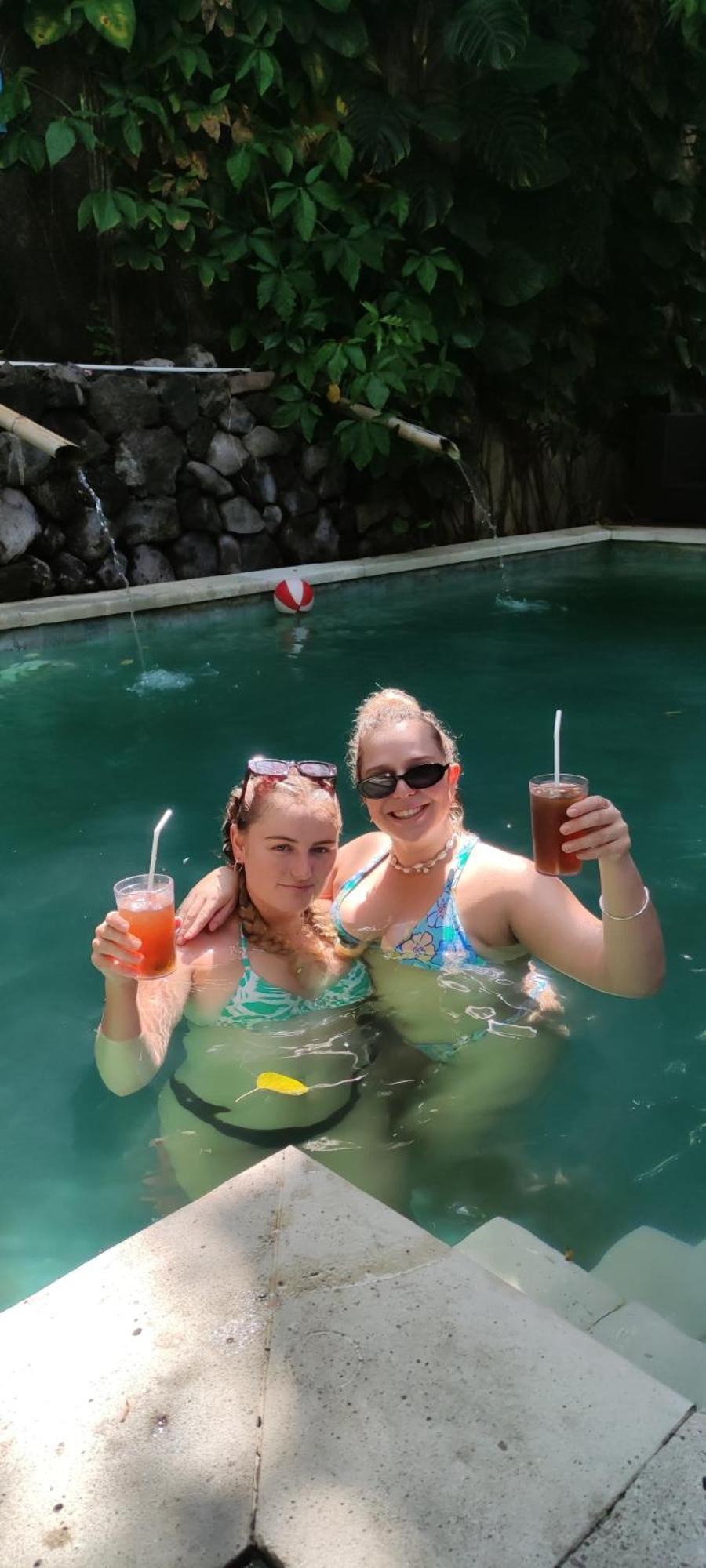 Da Housetel Kuta Hostel Кута Екстериор снимка