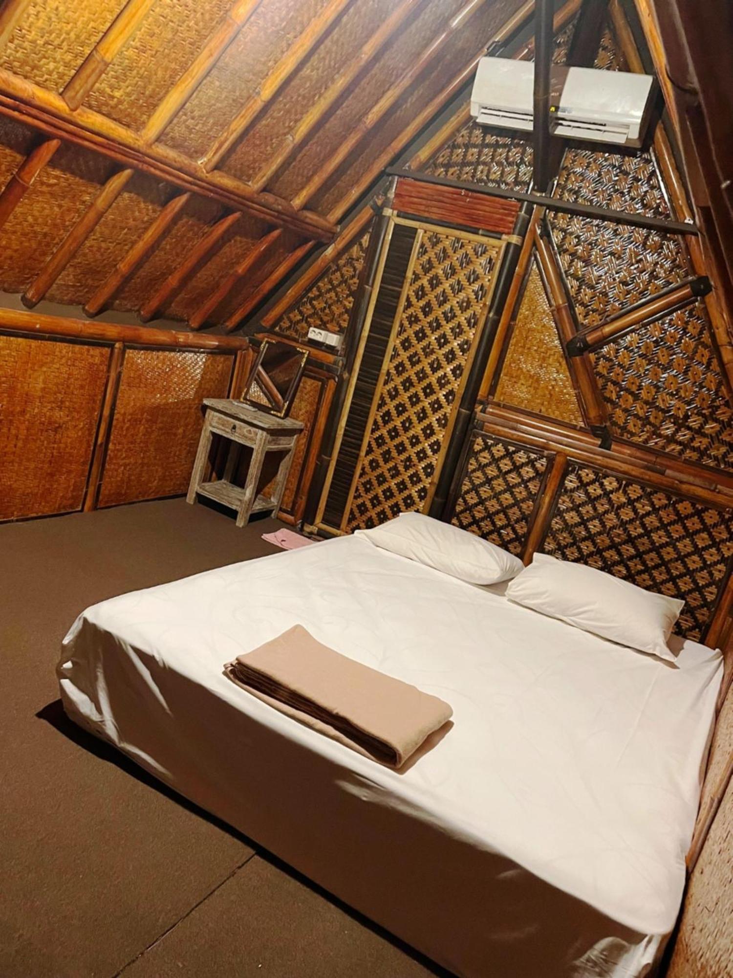 Da Housetel Kuta Hostel Кута Екстериор снимка