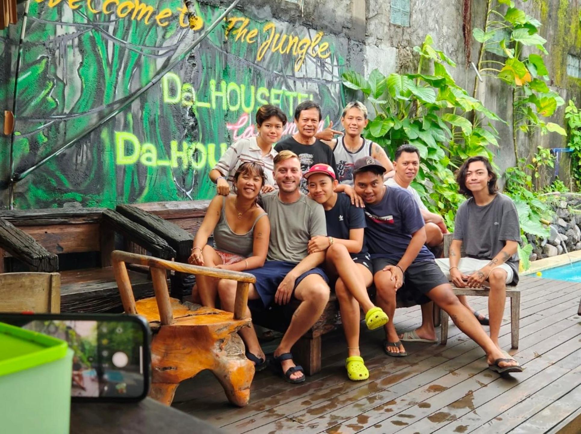 Da Housetel Kuta Hostel Кута Екстериор снимка