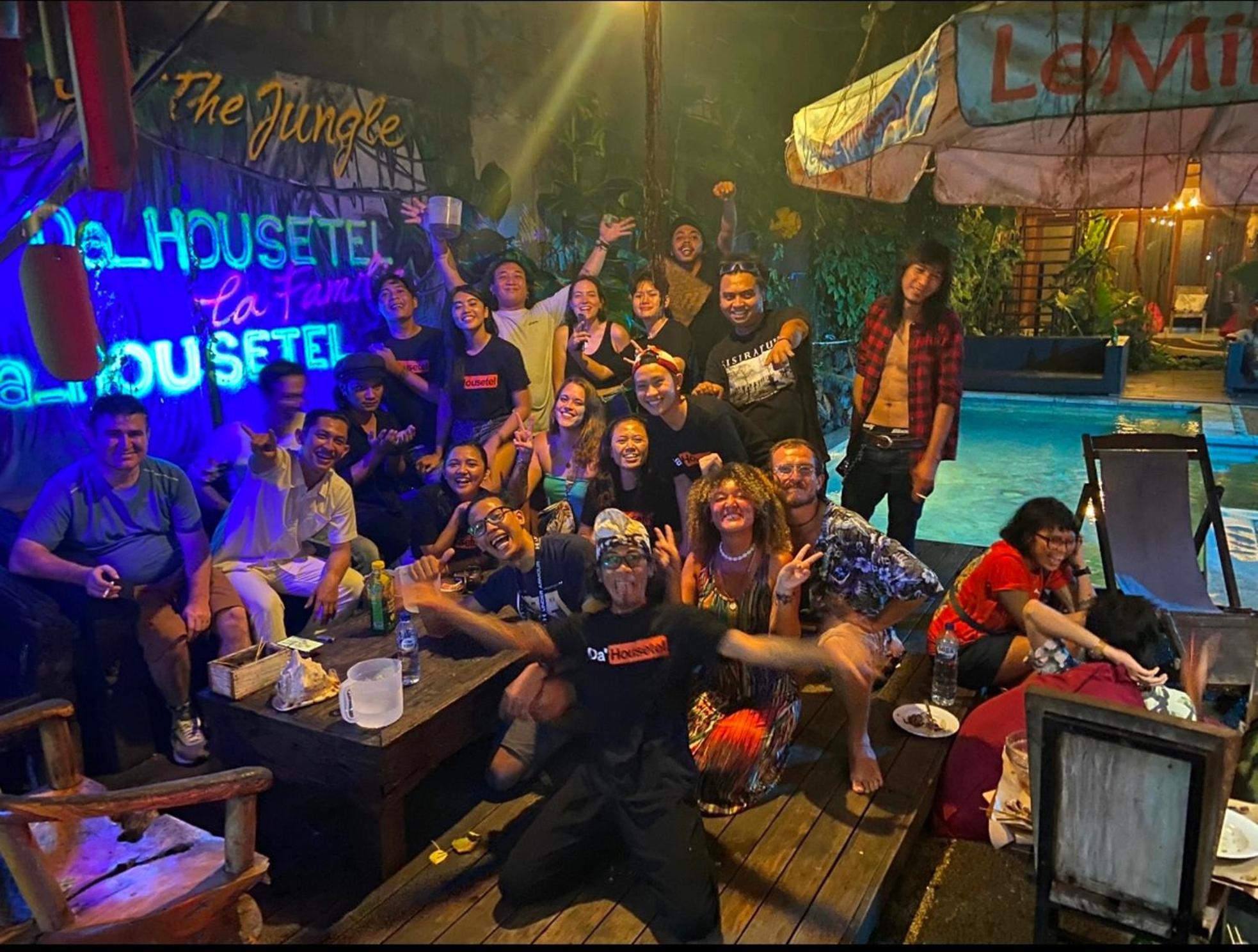 Da Housetel Kuta Hostel Кута Екстериор снимка