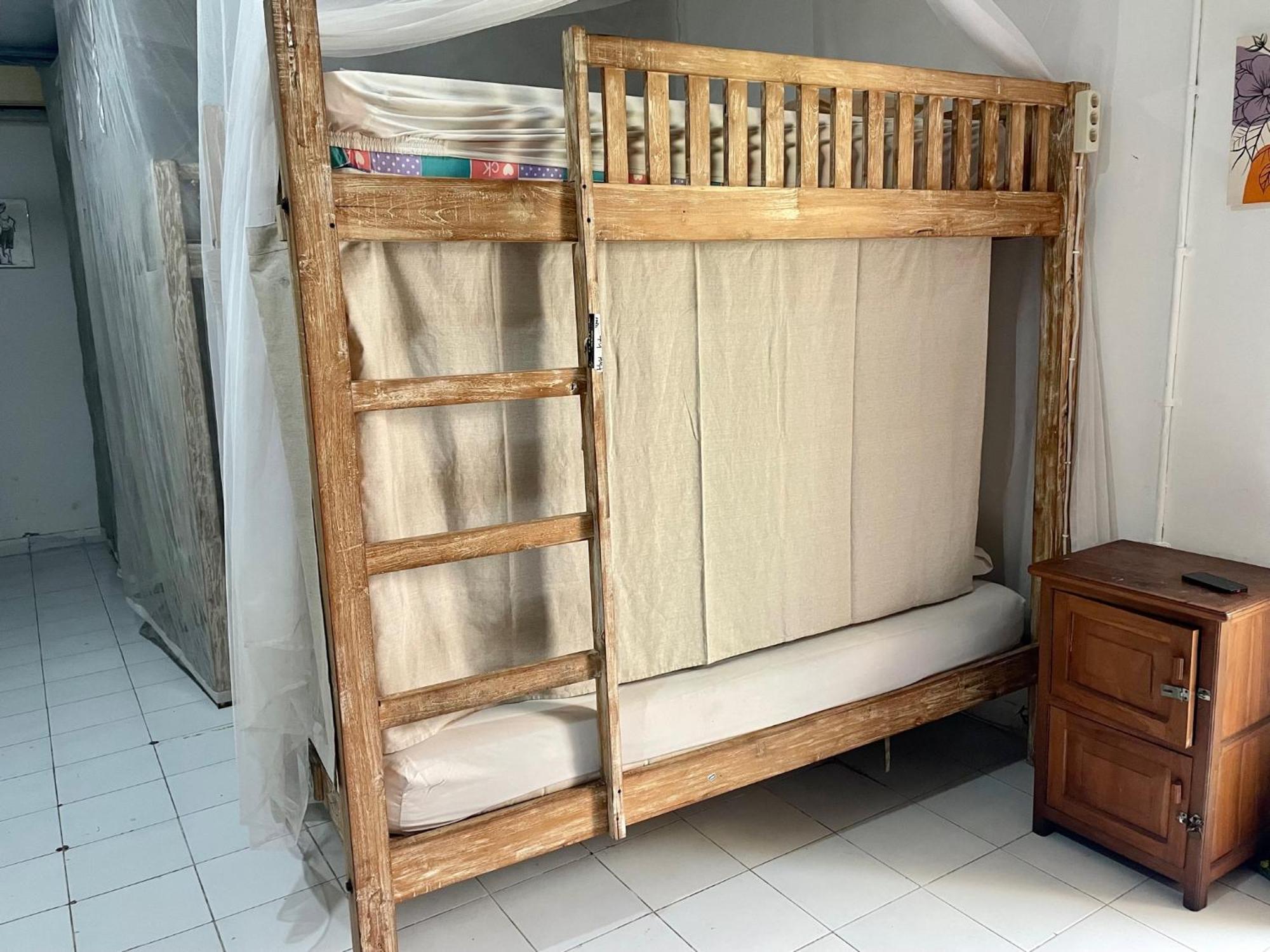 Da Housetel Kuta Hostel Кута Екстериор снимка