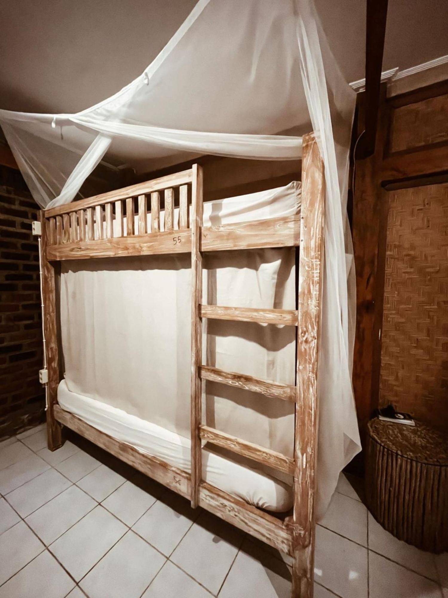 Da Housetel Kuta Hostel Кута Екстериор снимка